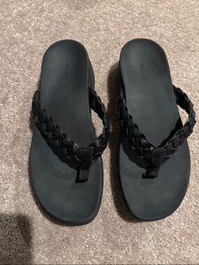 Vionic Black Braided Thong Sandals
